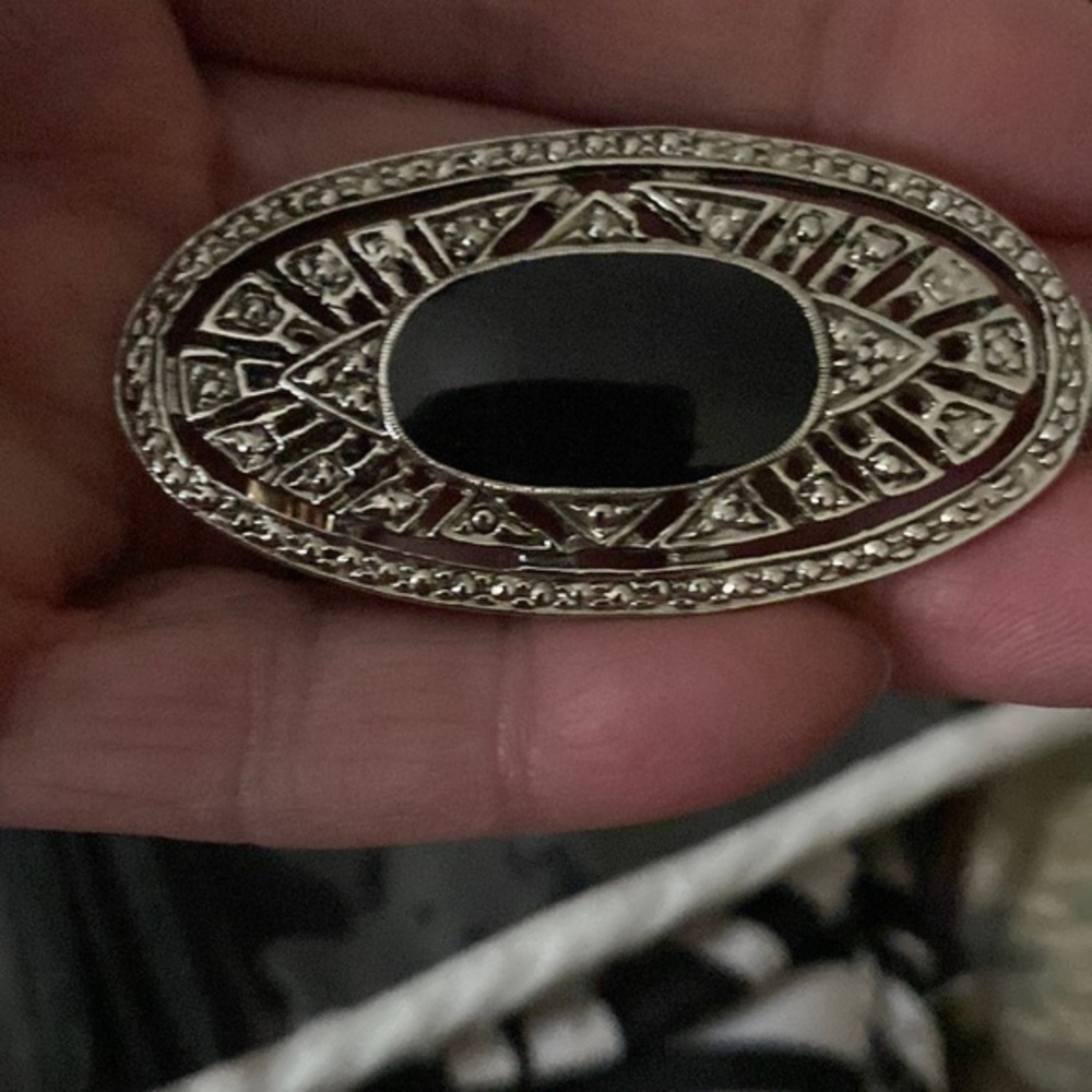 Pretty Pin no marks noted for maker all stones intact  great little piece